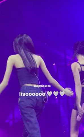 Jisoo and Lisa ass