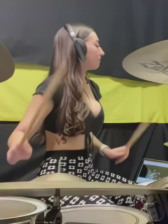Bouncing Bouncing Tits Busty clip