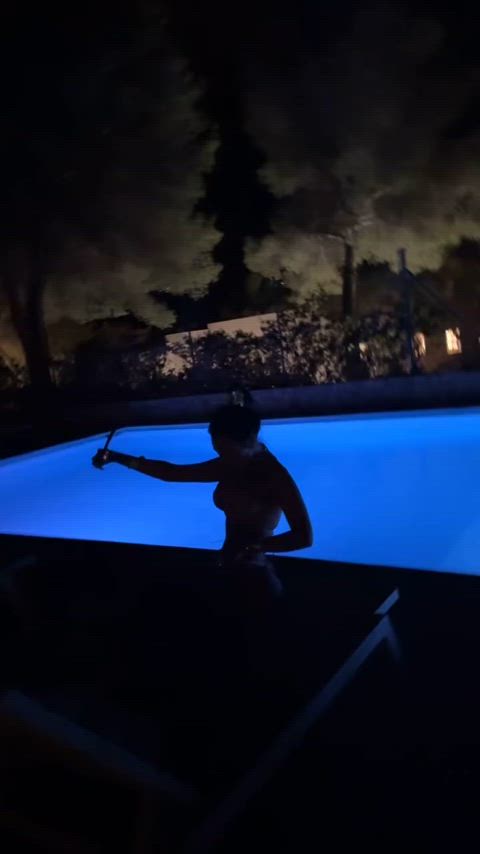 dancing girls model pool clip