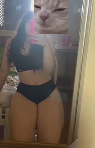Especialmente para os amantes de coxas grossas ❤️?