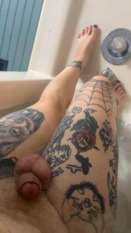 Who here likes thick thighs? π