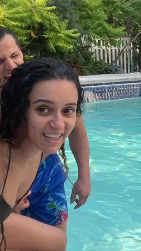 bikini cleavage slut swimming pool swimsuit tits clip