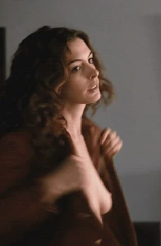 anne hathaway boobs celebrity clip