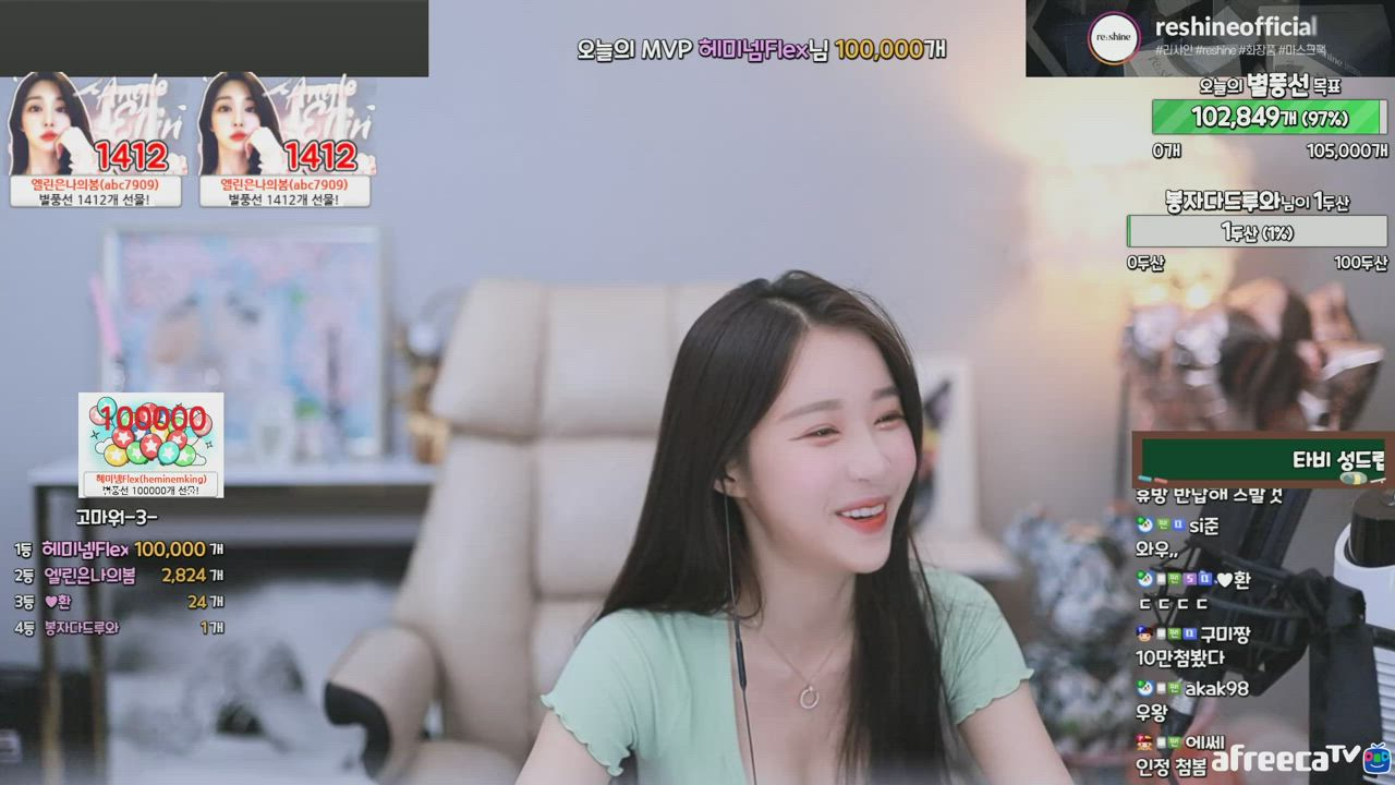 Boobs Cleavage Korean clip