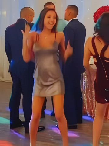 Big Tits Dancing Petite TikTok clip