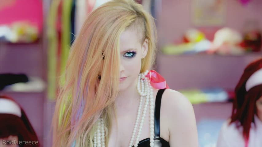 avril lavigne blonde celebrity shaved clip