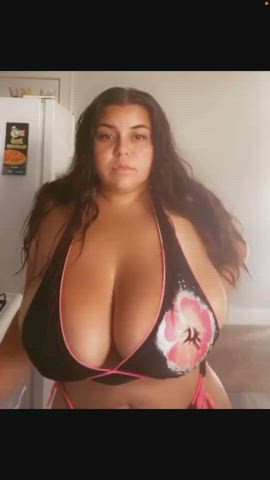 bikini huge tits jiggling clip