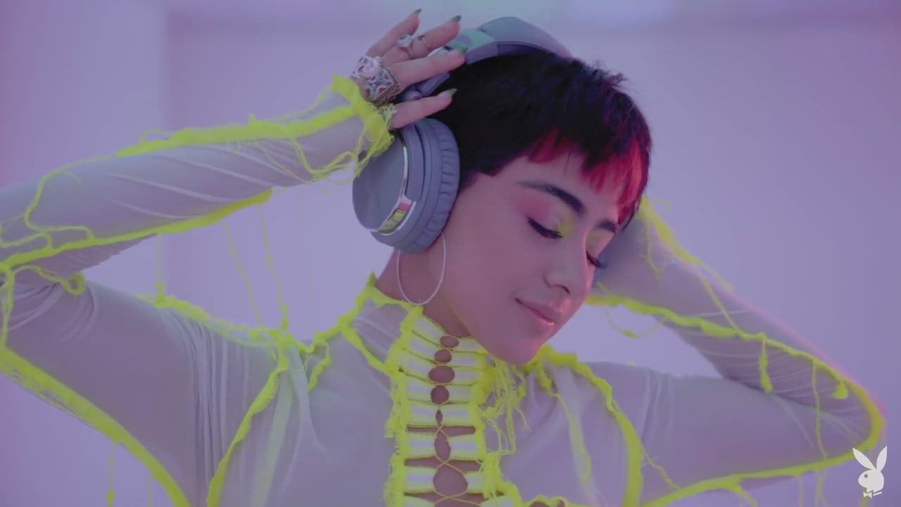 Mia Valentine clip