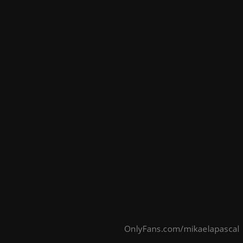 bikini brunette cleavage natural tits onlyfans squeezing clip