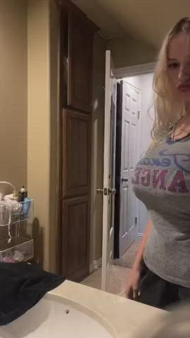 amateur babe big tits clothed tits clip