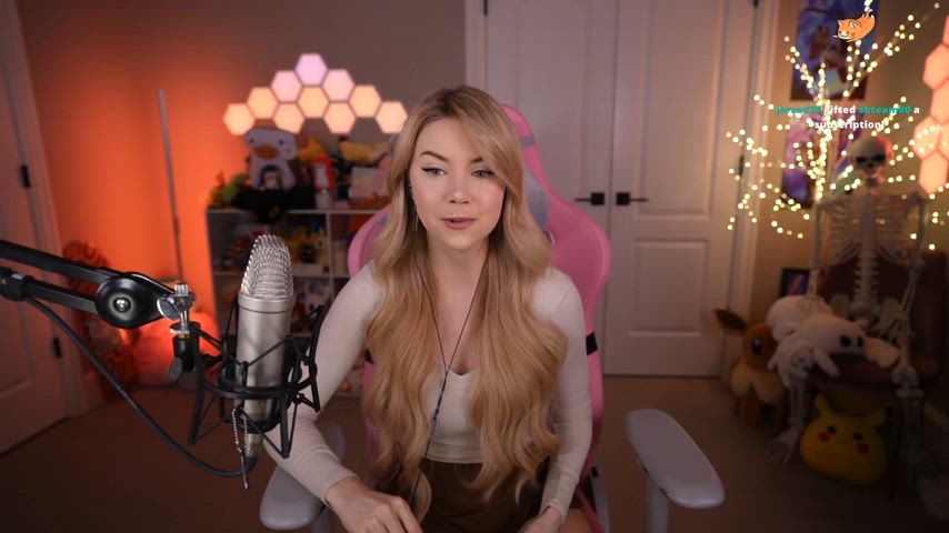 asmr amateur babe blonde curvy cute homemade petite solo tease amateur-girls fit-girls