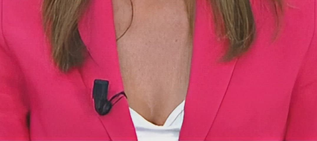 boobs busty cleavage public solo tease tits r/titsworship clip