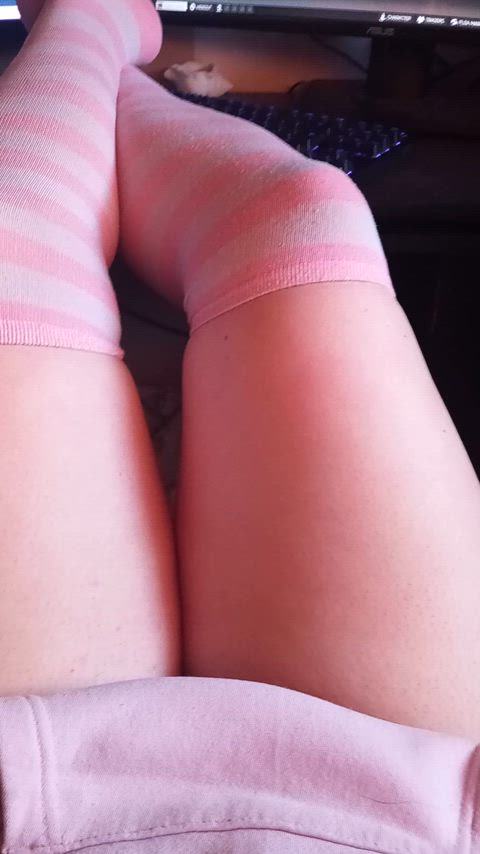 crossdressing feet femboy legs thick thick thighs thigh highs thighs clip