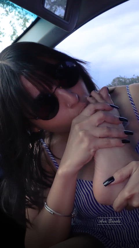 Toe sucking in the car๐