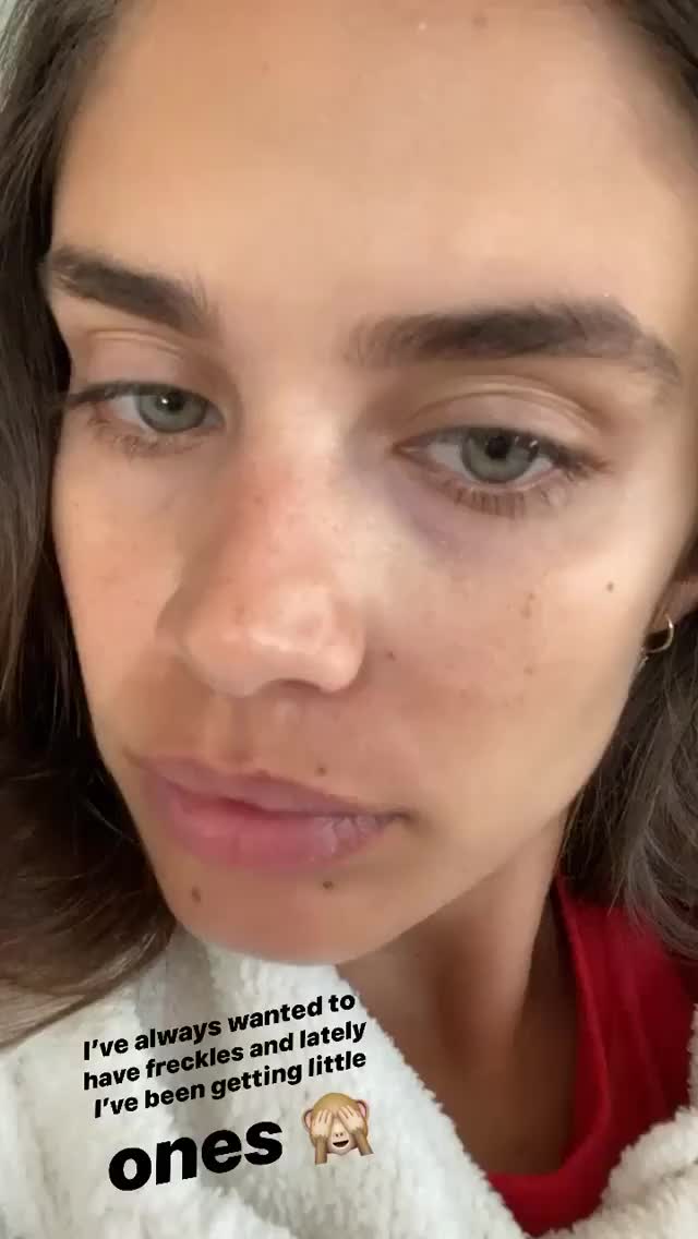 Sara Sampaio clip