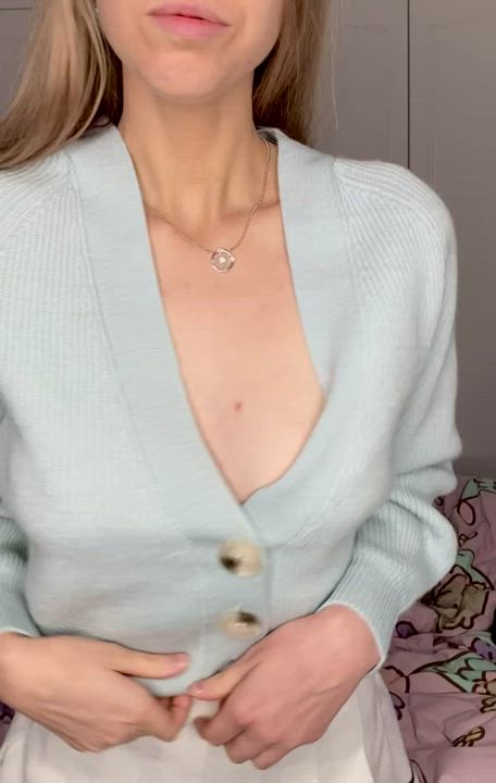 Blonde Natural Tits Petite clip